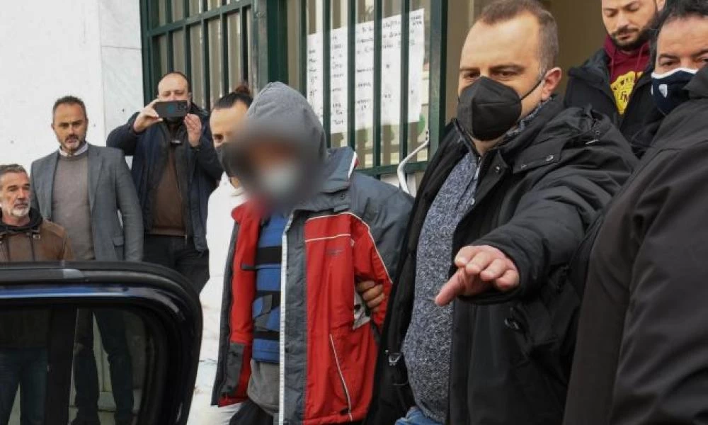 Ανδραβίδα: Απολογείται ο 60χρονος που ομολόγησε ότι σκότωσε την τετραμελή οικογένεια (βίντεο)